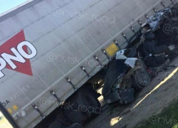 Под Новороссийском в ДТП с фурой и легковушкой погибли двое мужчин 