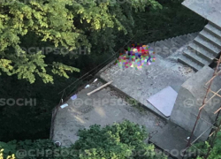 В Сочи парень погиб после падения с крыши заброшенного здания