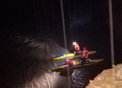 В Адыгее спасатели ищут женщину и ребенка из съехавшей в реку машины