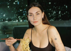 Жена известного футболиста Смолова в восторге от парка Галицкого и Японского сада