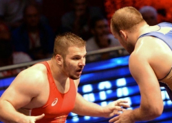 Семенов победил эстонца и взял бронзовую медаль в греко-римской борьбе
