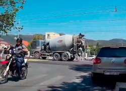 В Новороссийске мужчина попал под бетономешалку