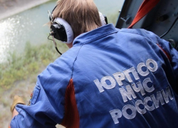 В Сочи мужчина сорвался в реку с опорной стены 