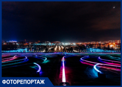 Ангелы, пингвины, инсталляции и шары: показываем преобразившийся ночной предновогодний парк Галицкого в Краснодаре