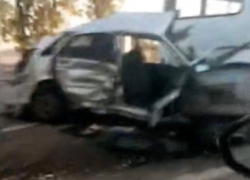 В Сети появилось видео жуткой аварии с пятью машинами на Кубани