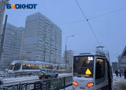 Снегопад, слякоть и пробки: Краснодар переживает настоящую зиму