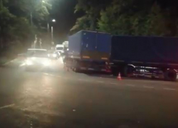 Два большегруза столкнулись на узкой дороге в Туапсинском районе