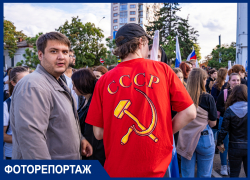 Серп и молот, имперский флаг, «Z» и триколор: фоторепортаж с акции в Краснодаре за присоединение к России новых регионов