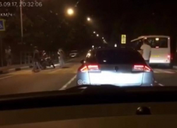В Сочи мотоциклист сбил девушку на пешеходном переходе
