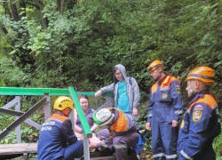 Туристка во время прогулки повредила ногу в Свирском ущелье в Сочи