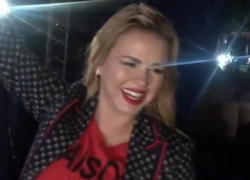 Больше часа фанаты Анны Семенович прождали артистку под дождем