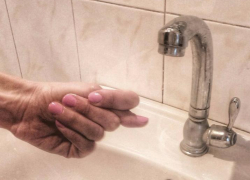 Жара, сдвинувшая грунт, стала причиной порыва водовода в Краснодаре 