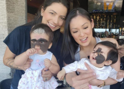 У девочки с «маской Бэтмена», проходящей лечение в Краснодаре, нашлась такая же подружка 