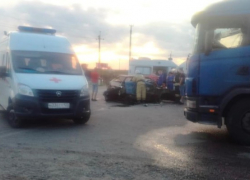 На Кубани в жестком ДТП с большегрузом погибли два человека 