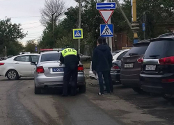 Пять экипажей ГИБДД охраняют "новый кирпич" на Тургенева в Краснодаре