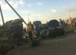 В Краснодарском крае столкнулись Opel и грузовой ГАЗон, погиб 25-летний, трое госпитализированы