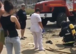 Соцсети: женщина из коммунальной компании в Краснодаре задохнулась в канализационном люке