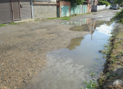 Дорогу на Карасунской Набережной в Краснодаре заасфальтируют 