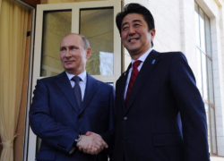 Путин и премьер-министр Японии встретились в Сочи