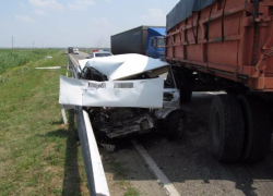 В страшном ДТП с большегрузами погиб водитель легковушки