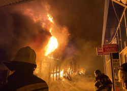 На Адлерском рынке произошел пожар на 800 квадратных метрах 