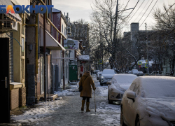 Краснодарцам посоветовали сидеть дома из-за гололеда 