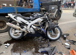 В Ейске мотоциклист врезался в автобус и погиб