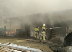 Из-за пожара в Краснодаре Гидрострой заволокло дымом 