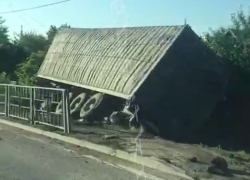 Фура протаранила дома в кубанском поселке