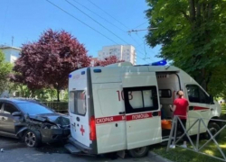 В Краснодаре произошла авария с участием иномарки и скорой