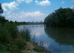 Под Краснодаром за выходные утонули две машины и пропал человек