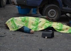 В Новороссийске в ДТП легковушка протаранила мусорку и забор, погиб человек
