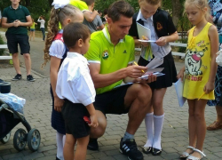 Игроки ФК «Кубань» подарили школьникам автографы и билеты на футбол 