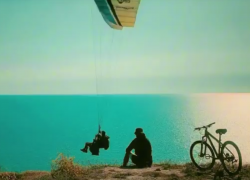 Музыканты с помощью нейросети создали «народный» клип об Анапе