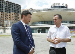 «Понаехали, понаоставались»: В мэрии переезд одного человека в Краснодар оценили в 7 млн