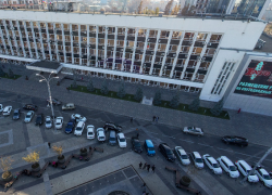 В администрации Краснодара ищут взрывное устройство 