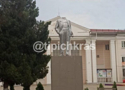 На Кубани памятнику Ленину снесли голову