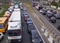 «Пылесосят асфальт двое рабочих», - краснодарцы попали в дорожный ад на Восточном обходе