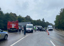 В лобовом ДТП с фурой на Михайловском перевале погибли 11-летний мальчик и его отец