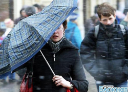Сильный ветер в Краснодарском крае не стихает 