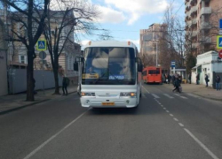 Сбитая автобусом девочка в Краснодаре получила травмы черепа
