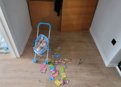 В Краснодаре мать на несколько дней бросила 3-летнюю дочь одну в квартире