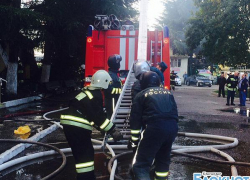 В Сочи потушили пожар в двухэтажном доме