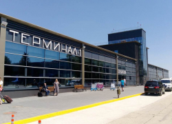 Обматерили и ударили полицейского в аэропорту Анапы