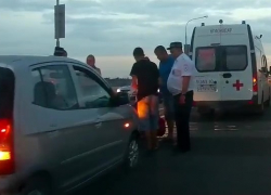 Резкого пешехода сбила девушка на мосту в Краснодаре
