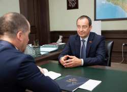 Актуальные вопросы развития физкультуры и спорта обсудили спикер ЗСК Юрий Бурлачко и новый глава минспорта Кубани