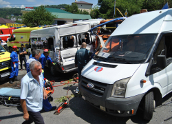 В Сочи КамАЗ протаранил три автобуса 