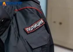 Полиция Краснодара ищет выбросившую диван из окна женщину