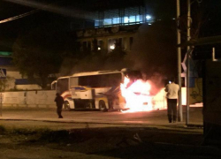 В Новороссийске сгорел автобус футбольной команды "Астрахань"