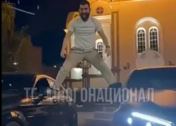 Шпагат у стен собора: краснодарцам назначили арест за провокационное видео на Mercedes
